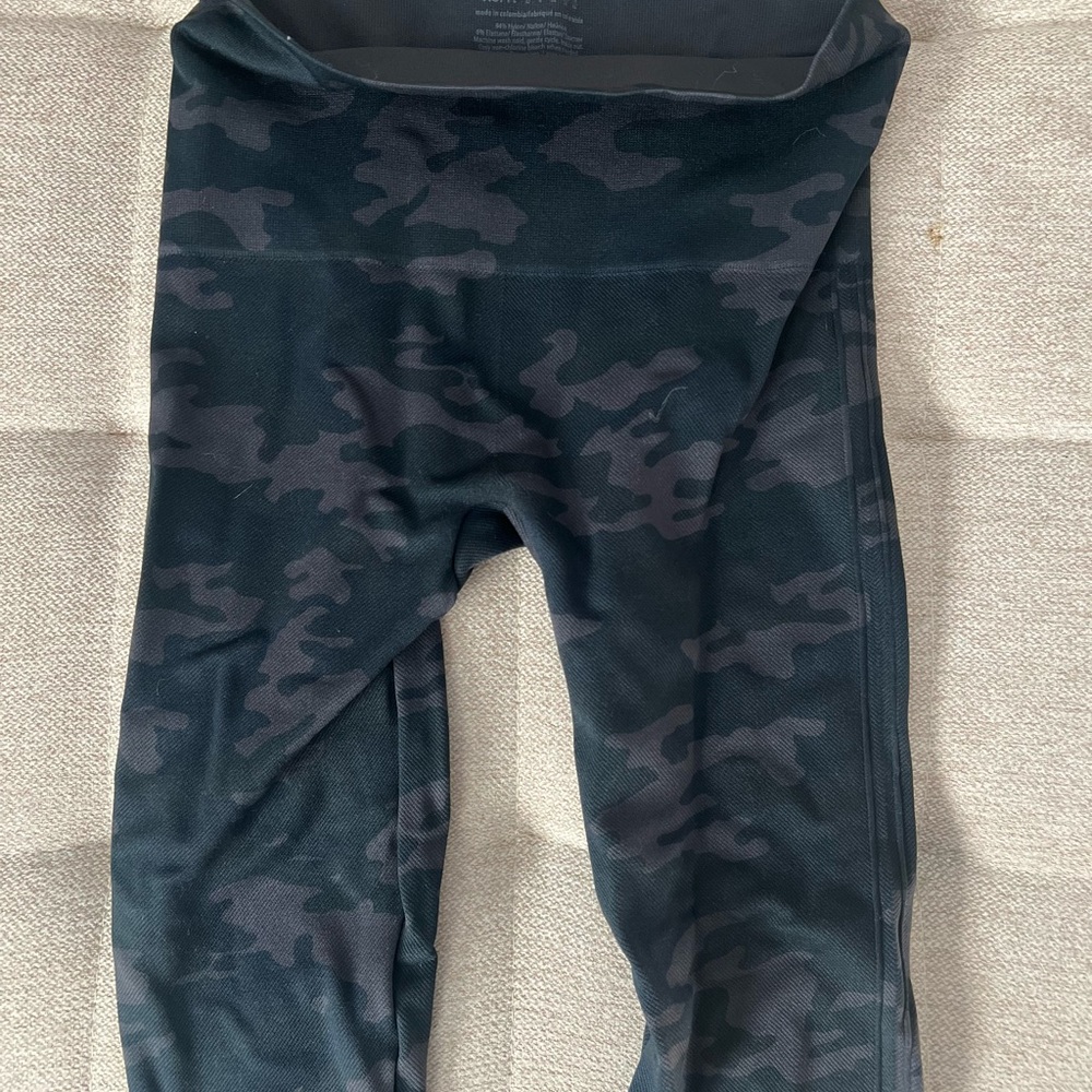 SKIMS Black Camouflage Leggings